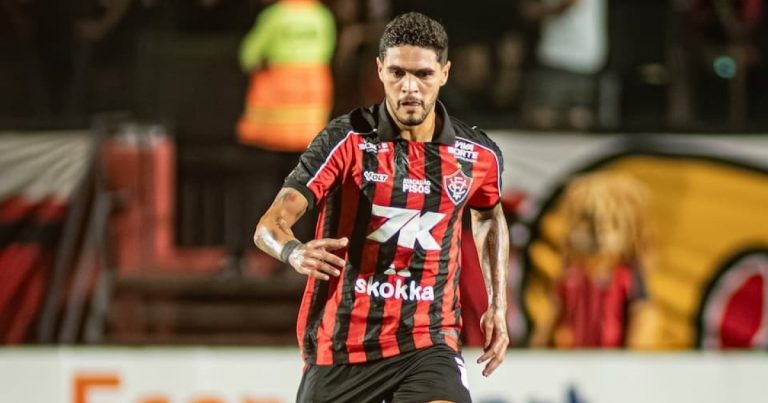 ricielli-sofre-desconforto-e-vira-desfalque-do-vitoria-para-duelo-contra-o-piaui