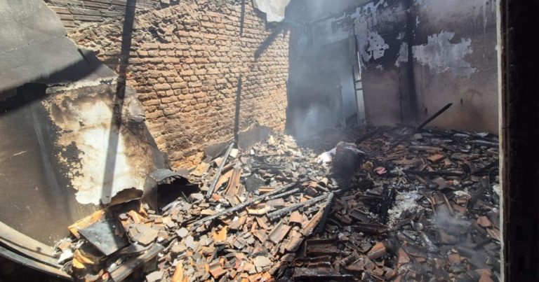 VÍDEO: Homem é preso após atear fogo na casa da ex-companheira em Guanambi video:-homem-e-preso-apos-atear-fogo-na-casa-da-ex-companheira-em-guanambi