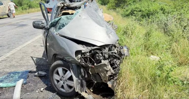 acidente-na-br-242-em-rafael-jambeiro-deixa-dois-mortos-e-feridos-apos-colisao