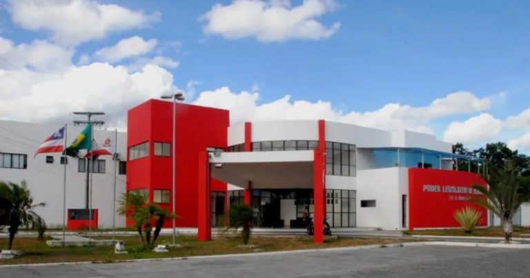 assessora-acusa-ter-sido-vitima-de-assedio-na-camara-de-alagoinhas;-funcionario-e-desligado