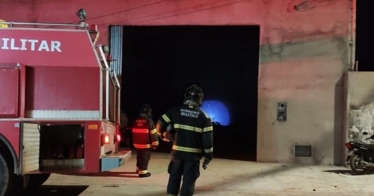 incendio-atinge-galpao-de-pneus-no-extremo-oeste-baiano;-maquina-ficou-destruida