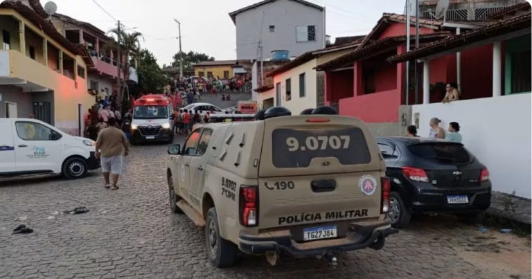 carro-invade-garagem-de-casa-e-mata-duas-pessoas-em-guaratinga