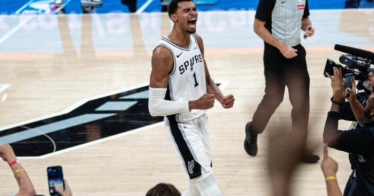 gigante-de-2,24,-wembanyama-e-eleito-defensor-do-ano-da-nba-e-faz-historia-aos-22-anos