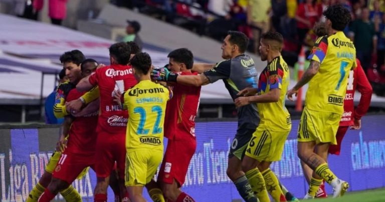 toluca-denuncia-racismo-contra-brasileiro-helinho-apos-confusao-em-jogo-contra-o-america-no-clausura