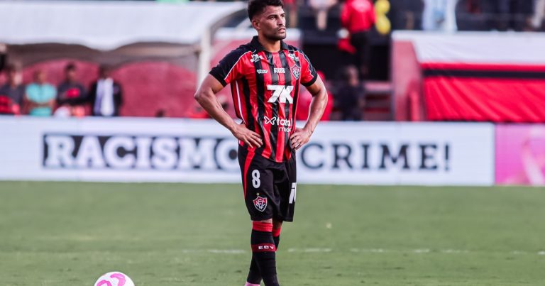 com-sintomas-gripais,-ronald-desfalca-o-vitoria-diante-do-flamengo