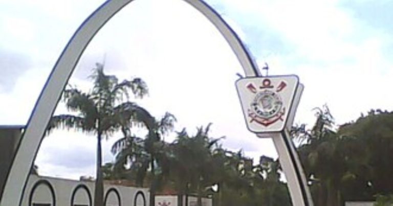 apesar-de-divida-bilionaria,-corinthians-evita-caminho-da-saf-e-defende-modelo-associativo