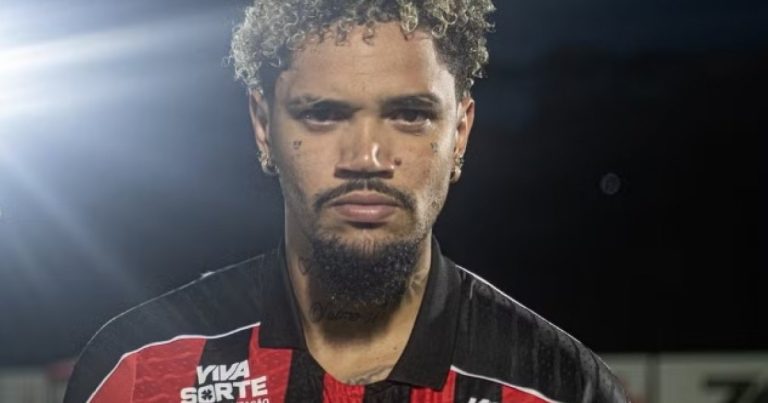 pedro-henrique-sofre-nova-lesao-e-amplia-tempo-sem-estrear-pelo-vitoria