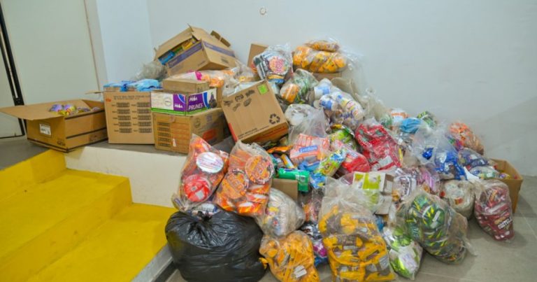 vigilancia-sanitaria-apreende-quase-2-toneladas-de-alimentos-vencidos-em-supermercado-de-vitoria-da-conquista