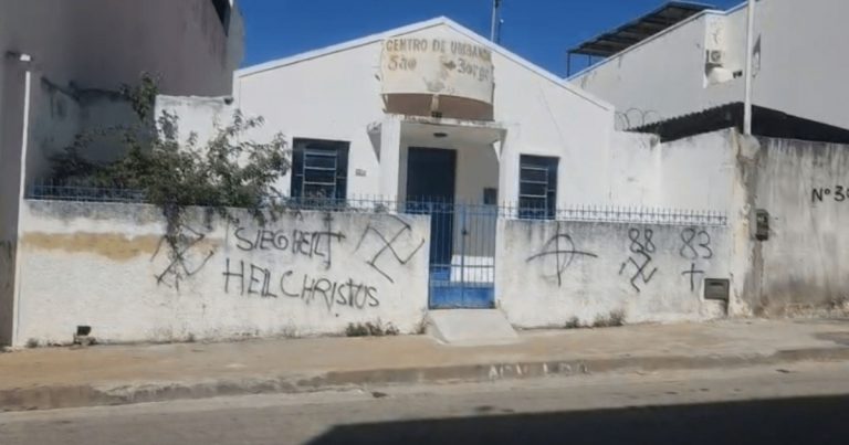 centro-de-umbanda-e-vandalizado-com-pichacoes-de-simbolos-nazistas-em-guanambi