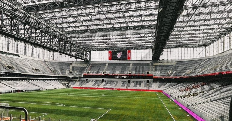 confira-as-escalacoes-oficiais-de-athletico-pr-x-vitoria-pelo-brasileirao