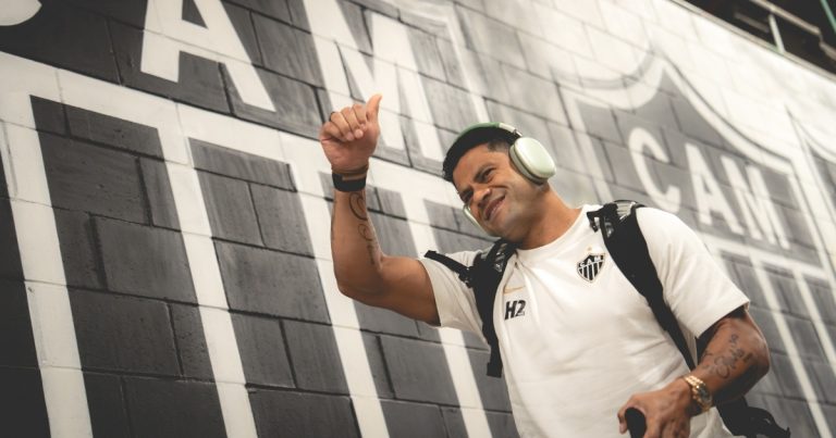 fluminense-volta-a-negociar-contratacao-de-hulk;-atacante-ficou-fora-da-goleada-sofrida-pelo-flamengo