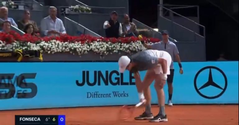 joao-fonseca-se-irrita-e-quebra-raquete-em-eliminacao-para-rafael-jodar-no-madrid-open;-assista