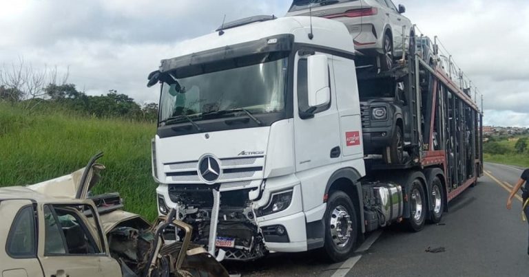 jovens-de-18-e-20-anos-morrem-em-acidente-em-trecho-da-br-116-no-vale-do-jiquirica