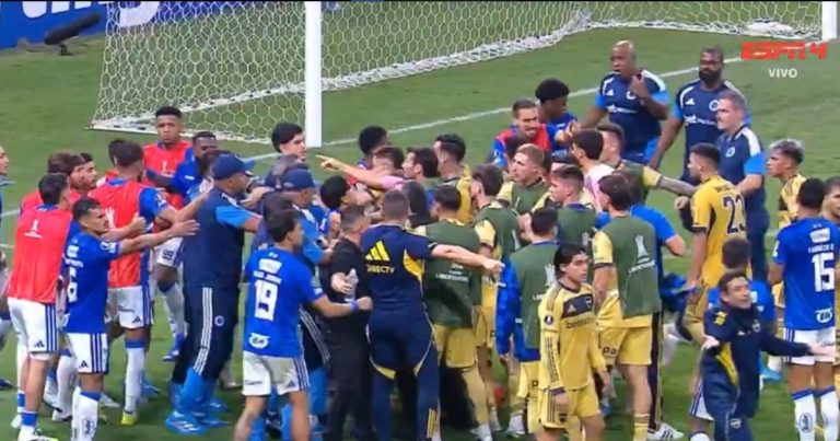 confusao-marca-fim-de-jogo-entre-cruzeiro-e-boca-juniors-no-mineirao;-assista