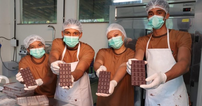 producao-artesanal-de-chocolate-em-assentamento-no-sul-da-bahia-impulsiona-formacao-tecnica