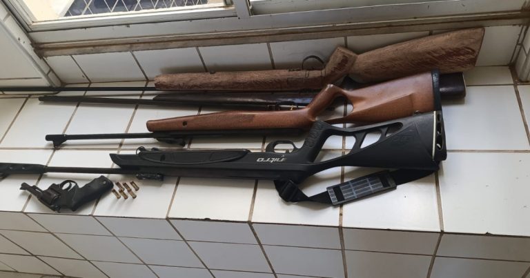 homem-e-preso-com-arsenal-apos-denuncia-de-agressao-contra-mulher-em-xique-xique