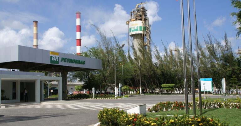 petrobras-e-notificada-pelo-inema-a-prestar-informacoes-sobre-condicionantes-de-licenca-em-fabrica-de-fertilizantes-no-porto-de-aratu