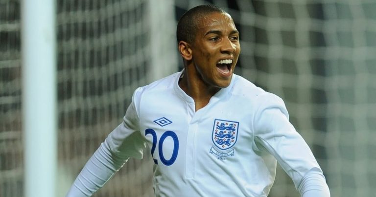 aos-40,-ashley-young-anuncia-aposentadoria-e-fara-ultimo-jogo-decisivo-pelo-acesso-a-premier-league