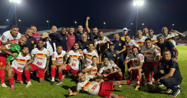 roberto-carlos-celebra-classificacao-inedita-da-juazeirense-na-copa-do-nordeste-com-golaco-de-bicicleta