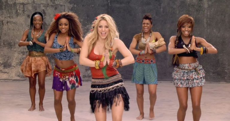 de-waka-waka-a-lighter:-shakira-agita-o-brasil-enquanto-mundo-define-trilha-sonora-para-copa-do-mundo