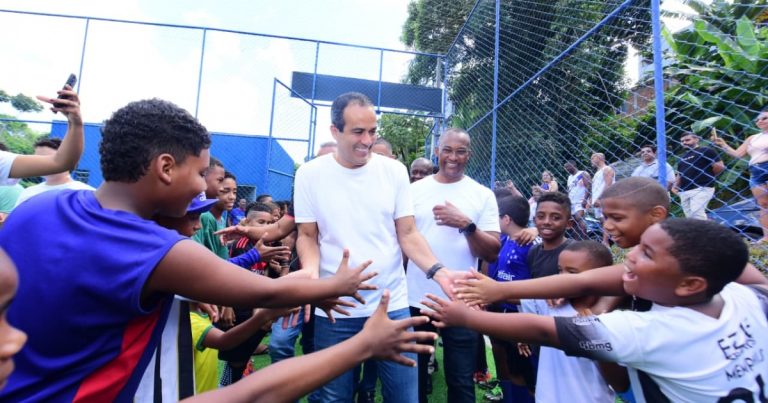 prefeitura-entrega-arena-esportiva-com-gramado-sintetico-em-jaguaripe-i,-em-salvador