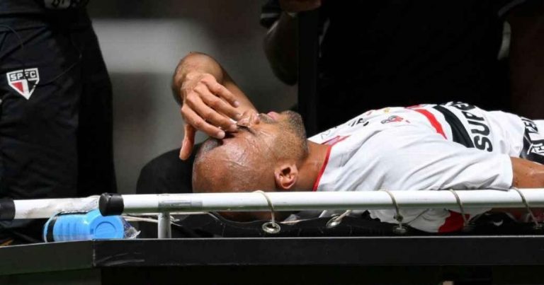 apos-voltar-de-lesao,-lucas-moura-rompe-tendao-de-aquiles-em-jogo-contra-o-bahia-e-esta-fora-da-temporada