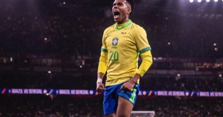 estevao-volta-ao-brasil-para-tratar-lesao-visando-a-copa,-mas-convocacao-segue-ameacada