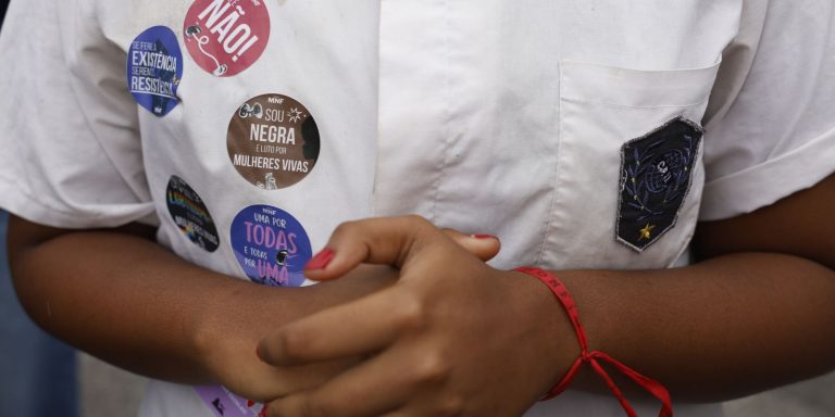 Quase 50% das mulheres maiores de 16 anos sofreram assédio em 2025 quase-50%-das-mulheres-maiores-de-16-anos-sofreram-assedio-em-2025