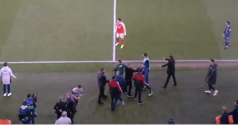 video:-diego-simeone-discute-com-dirigente-do-arsenal-apos-jogo-da-champions