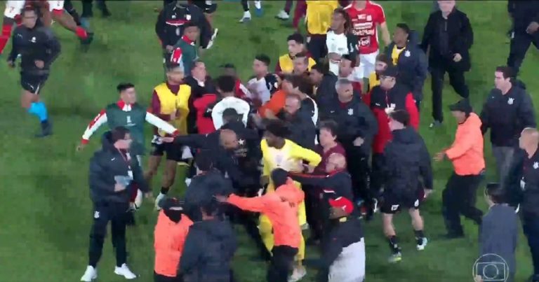Comemoração de Hugo Souza vira estopim de confusão após empate do Corinthians na Libertadores; entenda comemoracao-de-hugo-souza-vira-estopim-de-confusao-apos-empate-do-corinthians-na-libertadores;-entenda