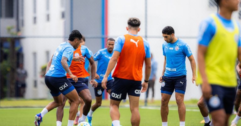 debaixo-de-chuva,-ceni-faz-testes-taticos-e-comanda-preparacao-do-bahia-para-enfrentar-o-cruzeiro