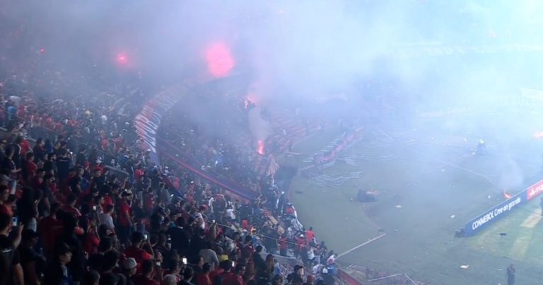 Nove pessoas são presas após confusão que cancelou partida entre Flamengo e Independiente Medellín nove-pessoas-sao-presas-apos-confusao-que-cancelou-partida-entre-flamengo-e-independiente-medellin