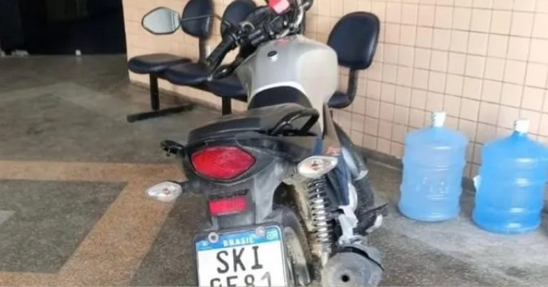 pm-recupera-motocicleta-roubada-apos-dupla-fugir-em-area-de-mata-em-dias-davila