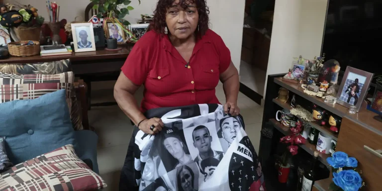 “Nossos filhos pagaram por guerra que não era deles, diz Mãe de Maio “nossos-filhos-pagaram-por-guerra-que-nao-era-deles,-diz-mae-de-maio