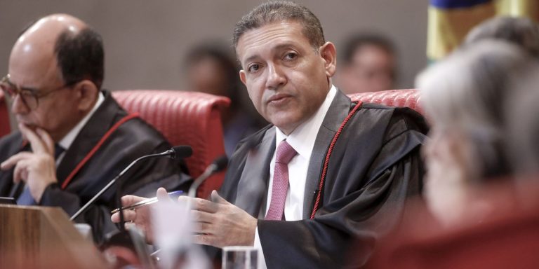 Nunes Marques vai relatar ação de Bolsonaro para anular pena nunes-marques-vai-relatar-acao-de-bolsonaro-para-anular-pena