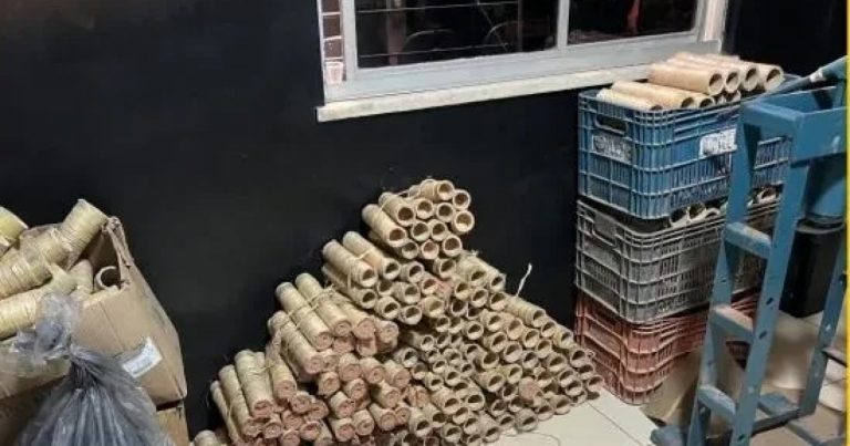 PM apreende espadas e materiais explosivos em Cruz das Almas e Muritiba; um homem foi preso pm-apreende-espadas-e-materiais-explosivos-em-cruz-das-almas-e-muritiba;-um-homem-foi-preso
