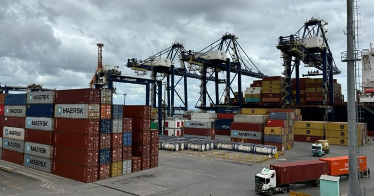 exportacoes-baianas-recuam-13,5%-em-abril-puxadas-por-paradas-na-industria-e-sazonalidade