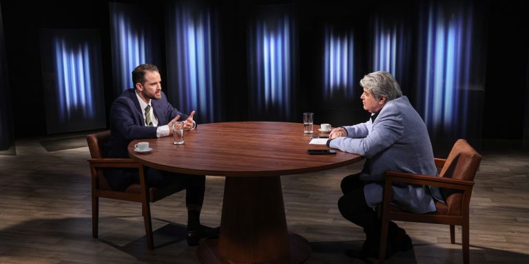 Na Mesa com Datena recebe o ministro Dario Durigan nesta terça-feira na-mesa-com-datena-recebe-o-ministro-dario-durigan-nesta-terca-feira