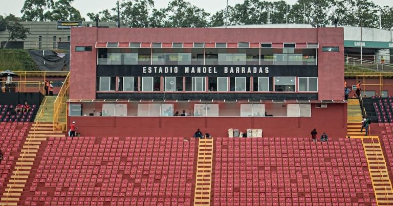 vitoria-127-anos:-rubro-negro-faz-aniversario-as-vesperas-de-decisao-contra-o-flamengo