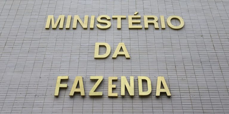 cmn-adia-bloqueio-ambiental-no-credito-rural-para-2027