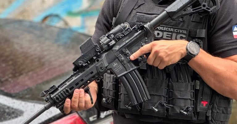 VÍDEO: Polícia Civil apreende 60 kg de maconha e comprimidos de drogas sintéticas em Lauro de Freitas video:-policia-civil-apreende-60-kg-de-maconha-e-comprimidos-de-drogas-sinteticas-em-lauro-de-freitas