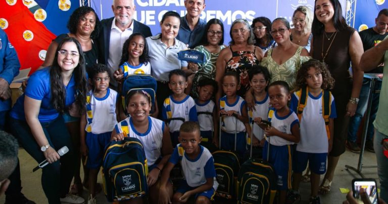Prefeitura de Lauro de Freitas anuncia reajuste no piso dos professores e novo fardamento aos estudantes do ensino municipal prefeitura-de-lauro-de-freitas-anuncia-reajuste-no-piso-dos-professores-e-novo-fardamento-aos-estudantes-do-ensino-municipal