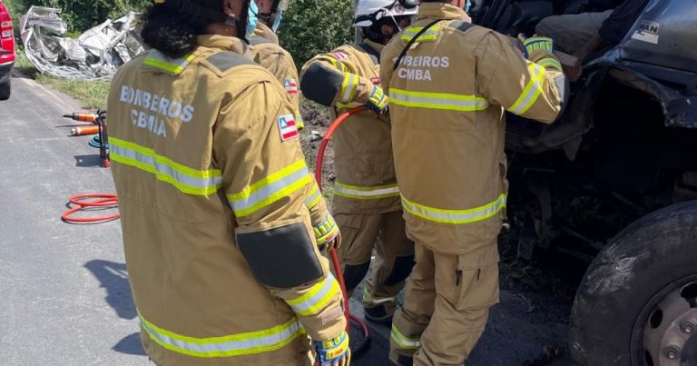 Carro colide com ponte e deixa um morto na BR-116 carro-colide-com-ponte-e-deixa-um-morto-na-br-116