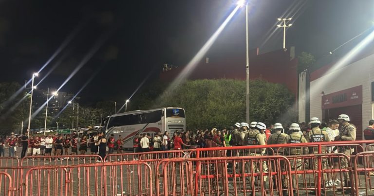 Entrada de torcida do Flamengo tem filas após início da partida entrada-de-torcida-do-flamengo-tem-filas-apos-inicio-da-partida