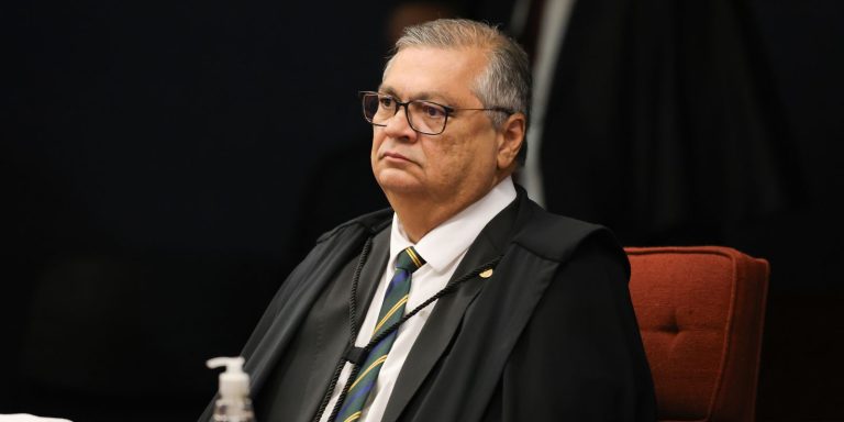 Dino abre apuração sobre emendas para produtora do filme de Bolsonaro dino-abre-apuracao-sobre-emendas-para-produtora-do-filme-de-bolsonaro