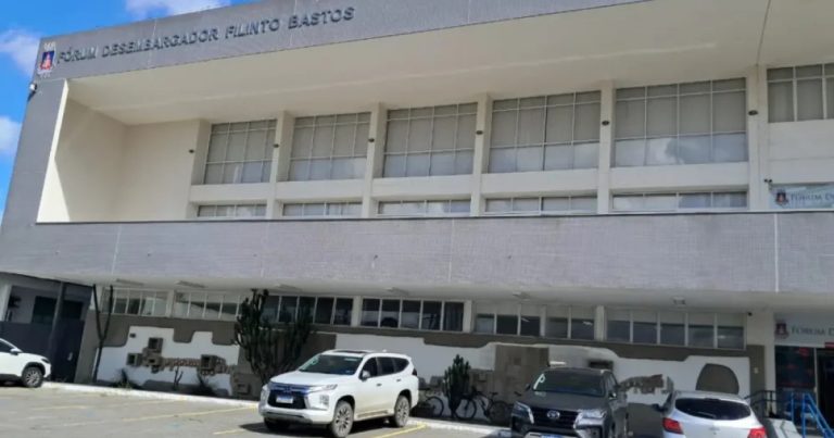 Homem acusado de matar ex-companheira e ferir filho é condenado a mais de 58 anos de prisão em Feira de Santana homem-acusado-de-matar-ex-companheira-e-ferir-filho-e-condenado-a-mais-de-58-anos-de-prisao-em-feira-de-santana