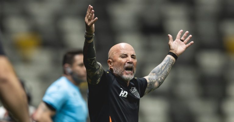 Sampaoli cobra R$ 10 milhões do Atlético-MG na CNRD por atraso em multa rescisória sampaoli-cobra-r$-10-milhoes-do-atletico-mg-na-cnrd-por-atraso-em-multa-rescisoria