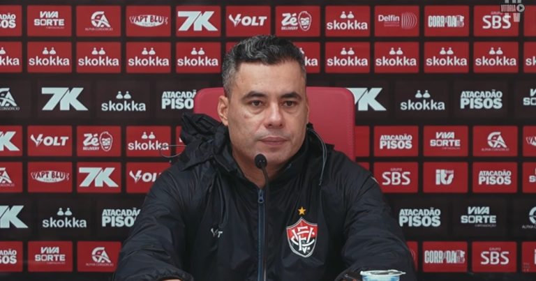 Jair Ventura vê Vitória ‘no caminho certo’ e minimiza jejum como visitante: “Nosso campeonato é olhar para cima” jair-ventura-ve-vitoria-‘no-caminho-certo’-e-minimiza-jejum-como-visitante:-“nosso-campeonato-e-olhar-para-cima”