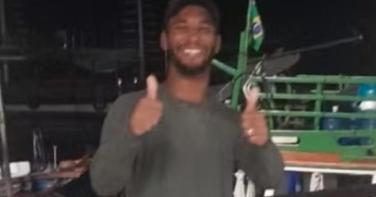 Corpo de pescador desaparecido após cair no mar é encontrado em Porto Seguro corpo-de-pescador-desaparecido-apos-cair-no-mar-e-encontrado-em-porto-seguro