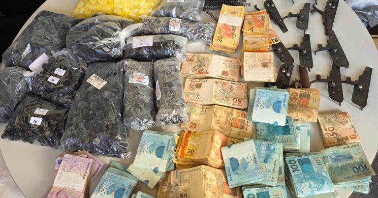 pm-apreende-armas,-municoes-e-desmonta-fabrica-artesanal-de-cartuchos-em-ponto-novo